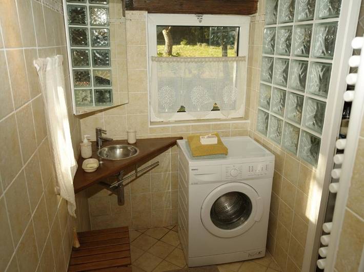 Location de vacances pour 5 personnes, avec vue ainsi que jardin et piscine, animaux acceptés à Lussan - 4