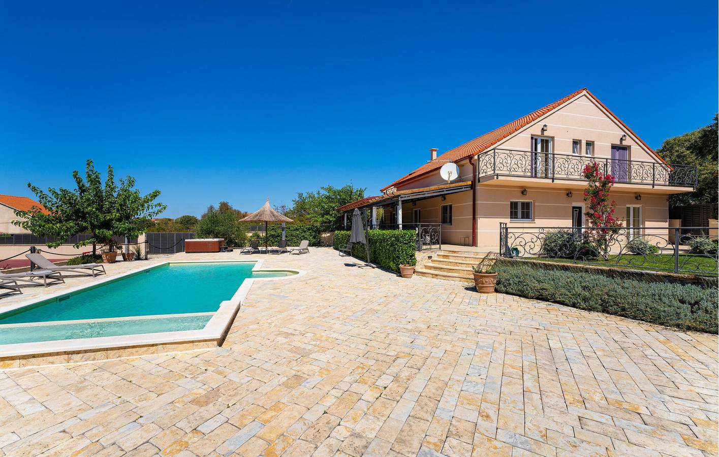 Vakantiehuis voor 10 personen met terras in Polača, Zadar