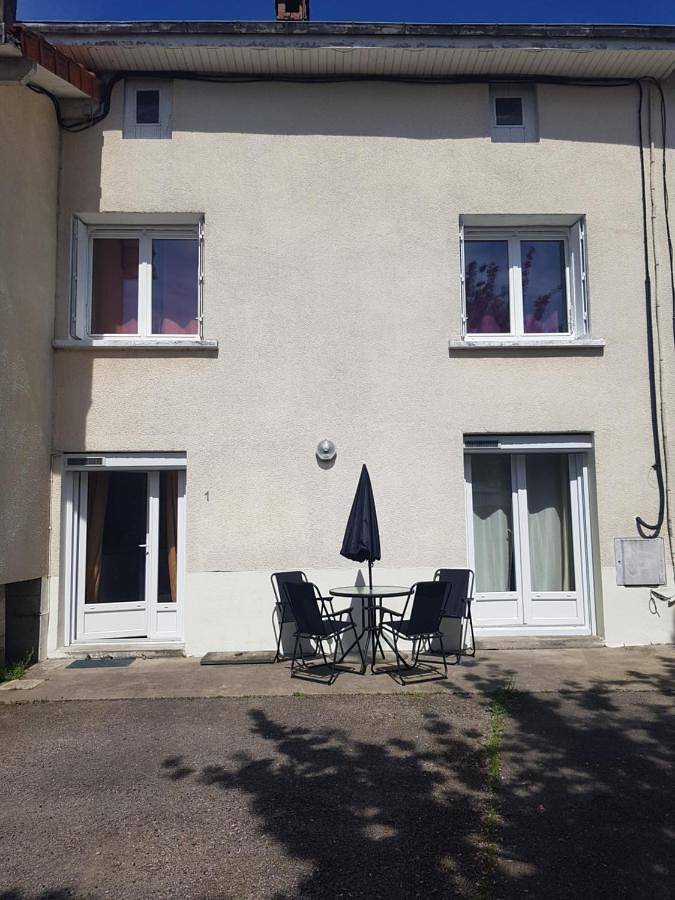 Gîte pour 5 personnes, avec vue et jardin dans Beaune-les-Mines