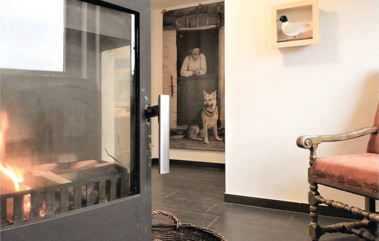 Ganze Ferienwohnung, Gemütliches 2BR Apartment mit Parkplatz, TV, Garten & Internet - 100m zum Strand, 500m zu Louisas Heimatküche in Badestrand Dagebüll, Dagebüll