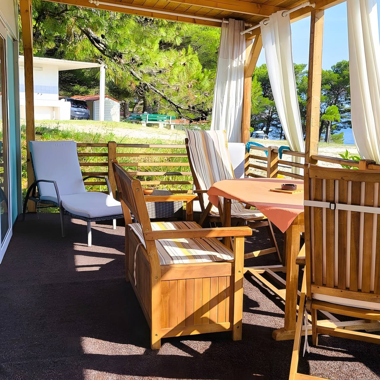 Casa mobile 'Kućica Br. 1 Crvena' con vista mare, Wi-Fi e aria condizionata in Svogoschia, Makarska Riviera