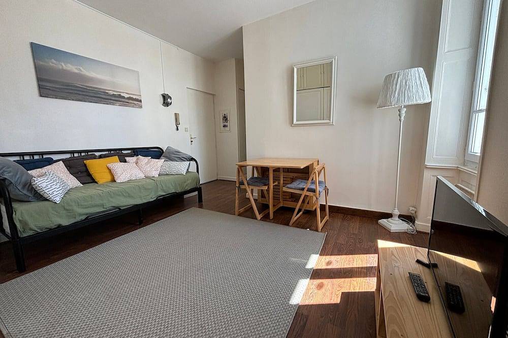 Entire apartment, Charming 2-Star Apartment for 4, Downtown and Close to Beach in Les Sables-d'Olonne, Vendée