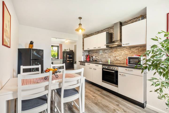 Hel lejlighed, Holiday Apartment "Sunnenviul" – Relaxing Green Retreat with Terrace & Stunning Views in Halberbracht, Lennestadt