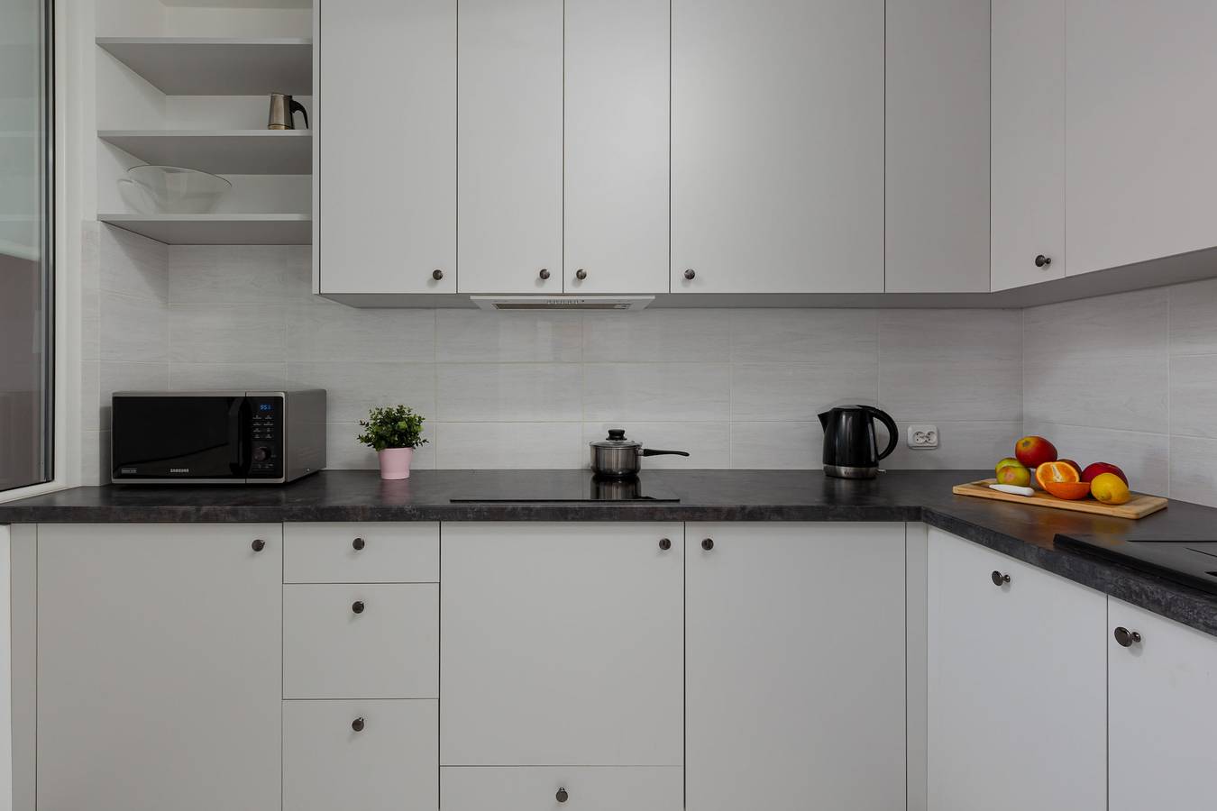 Cały apartament, Solec 79 Warsaw | Air-conditioned Apartment with Balcony | Attractive Location in the Centre in Warszawa (Śródmieście), Warszawa