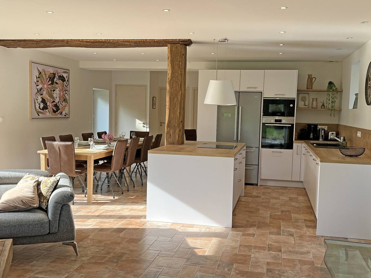 Grande maison rénovée avec étang privé, parc arboré et jeux extérieurs - Idéale pour familles et amis in Aron, Mayenne