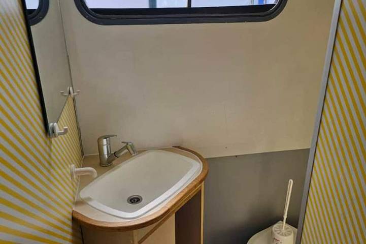 Bateau à quai avec kitchenette - 4 pers. in Colombiers, Côte d'Améthyste