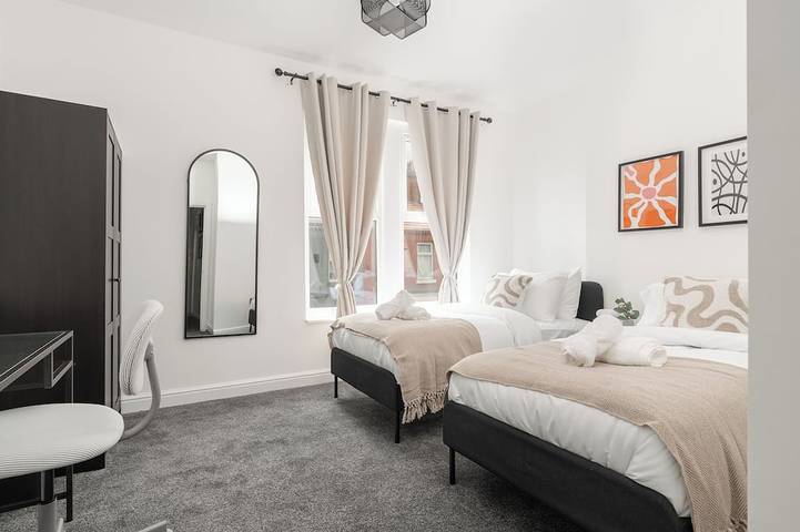 Modern 4bedroom City Home Near Lfc in Liverpool, Merseyside