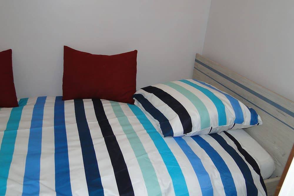 Appartement entier, Studio tout confort avec vue sur étang et Chateau in Chauffailles, Région de Charolles