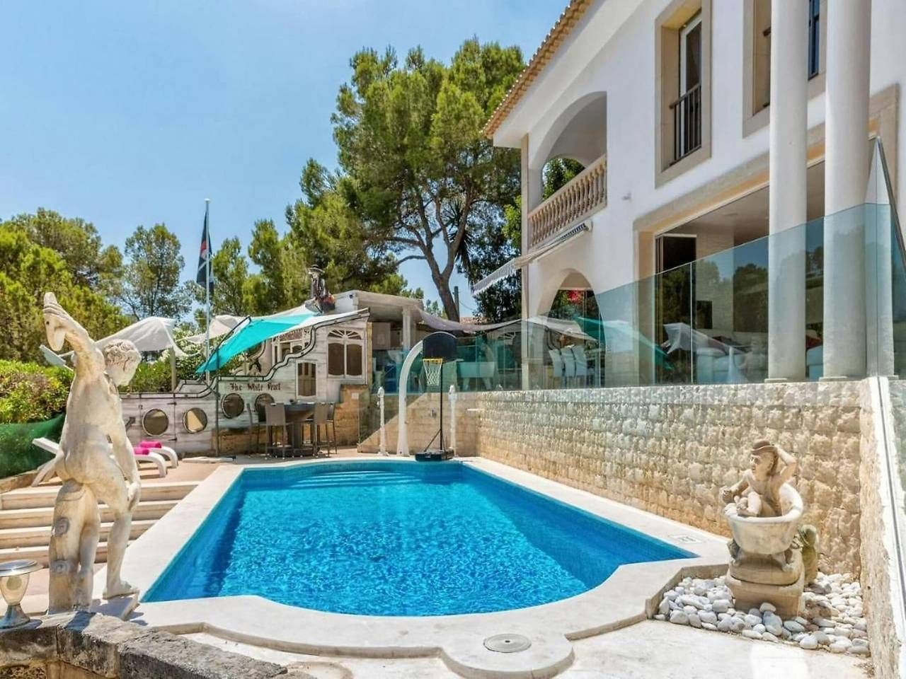 Villa above Marina Puerto Portals in Portals Nous, Calvià