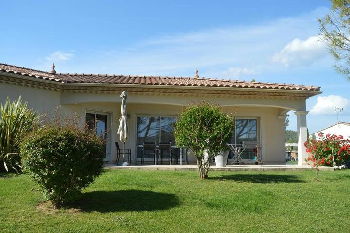 Location de vacances pour 8 personnes, avec Terrasse et Jardin ainsi que Piscine et Vue à Combas - 2