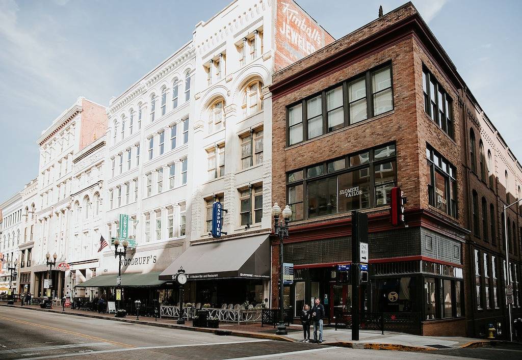 Ganze Wohnung, 2 Schlafzimmer Stadt Apartment im Herzen von Knoxville in Knoxville, Knox County (TN)