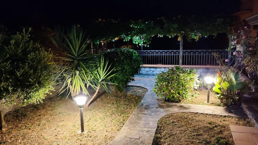 Casa vacanza per 4 persone, con panorama e giardino in Trecchina