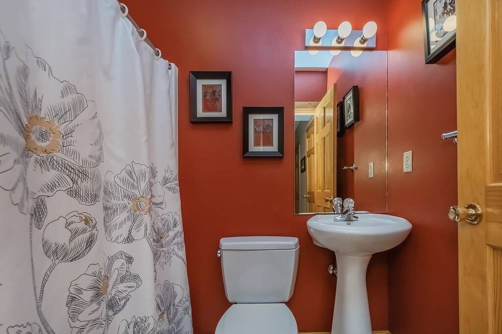 Mallard Landing | Prime Lakefront Location + Hot Tub & Pool Table! in McHenry, Deep Creek Lake