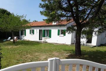 Location de vacances pour 10 personnes, avec jardin et terrasse dans Plage des Sables-Vignier