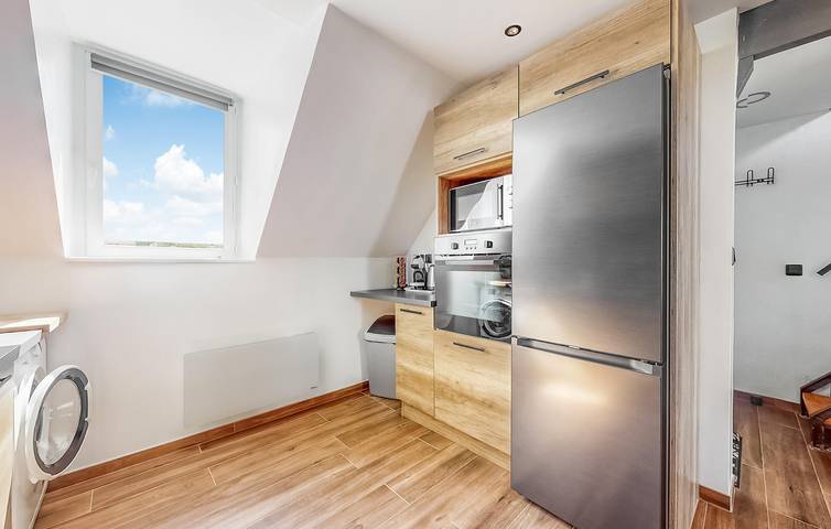 Entire holiday apartment, Seaside Escape with WiFi, TV & Parking - Le Belem 300m in Wimereux, Boulogne-sur-Mer region
