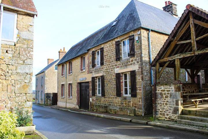 Location de vacances pour 6 personnes, avec terrasse à La Forêt-Auvray