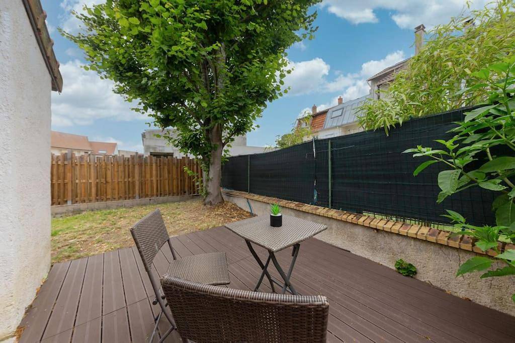 Appartement entier, One-Bedroom Apartment in Sainte-Geneviève-des-Bois, Essonne