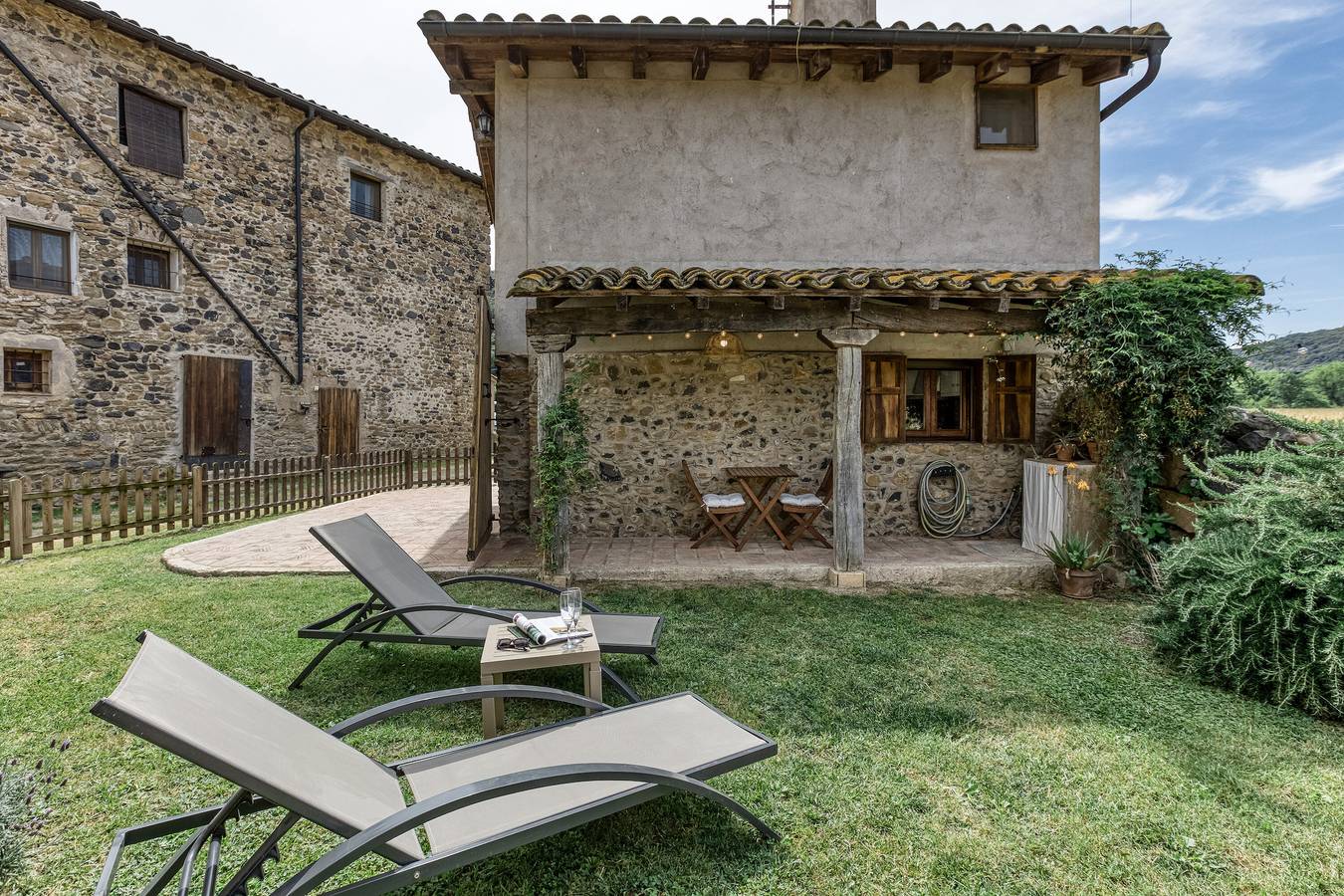 Casa de vacaciones 'El Niu' con vistas a la montaña, Wi-Fi y aire acondicionado in Montagut y Oix, Garrotxa