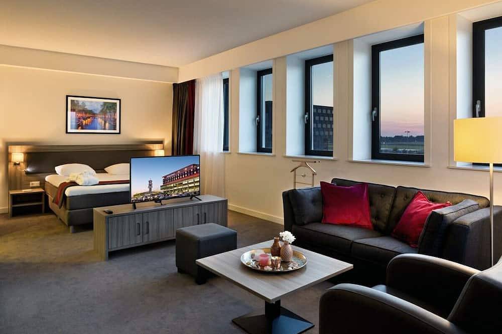 Clean, Modern Rooms with Easy City & Airport Connections! Onsite Dining in Rotterdam, Südholland
