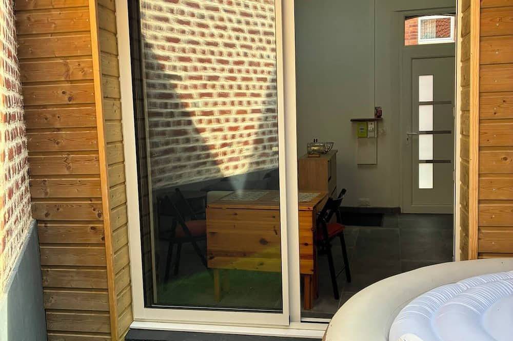 House with a hot tub right in the heart of downtown! in Albert, Péronne und Umgebung