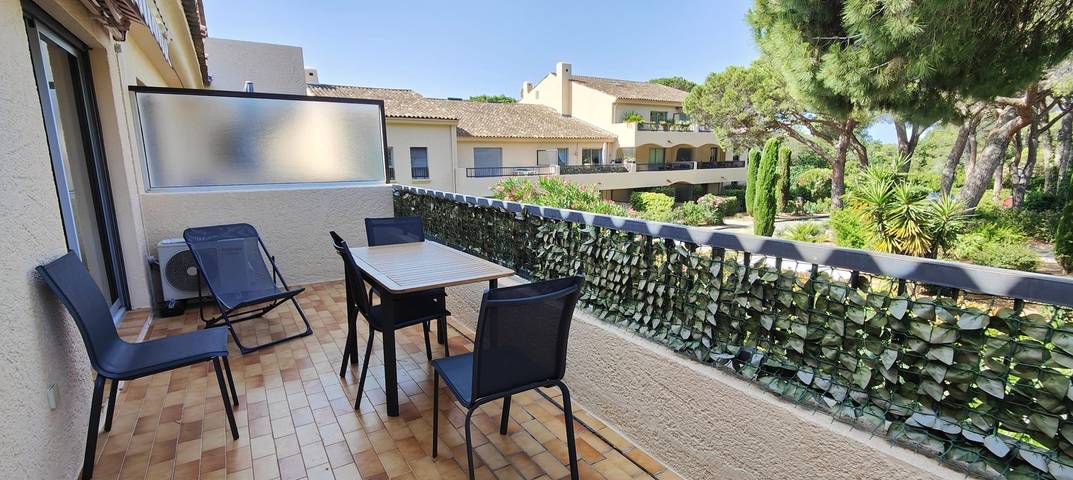 Gîte pour 2 personnes, avec balcon, animaux acceptés dans Golf et Tennis Club de Valescure
