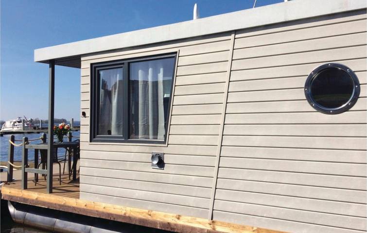 Hausboot für 4 Personen, mit Terrasse in Mecklenburg-Vorpommern - 2