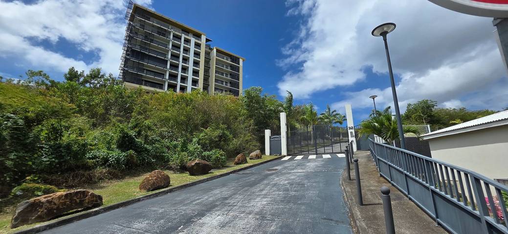 Apartamento entero, Apartamento acogedor en Fort-de-France con vista al mar y jardín in Martinica