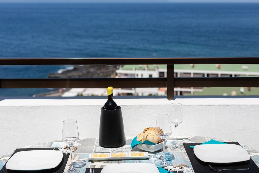 Entire apartment, Spectacular Penthouse With Sea And Beach Views, Free Wifi in Puerto de Santiago, Santiago del Teide