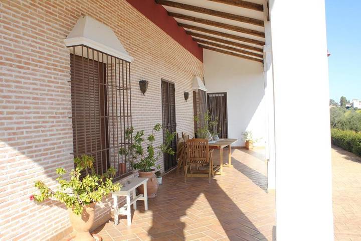 Casa rural para 14 personas, con balcón además de piscina y jardín en La Carlota - 3