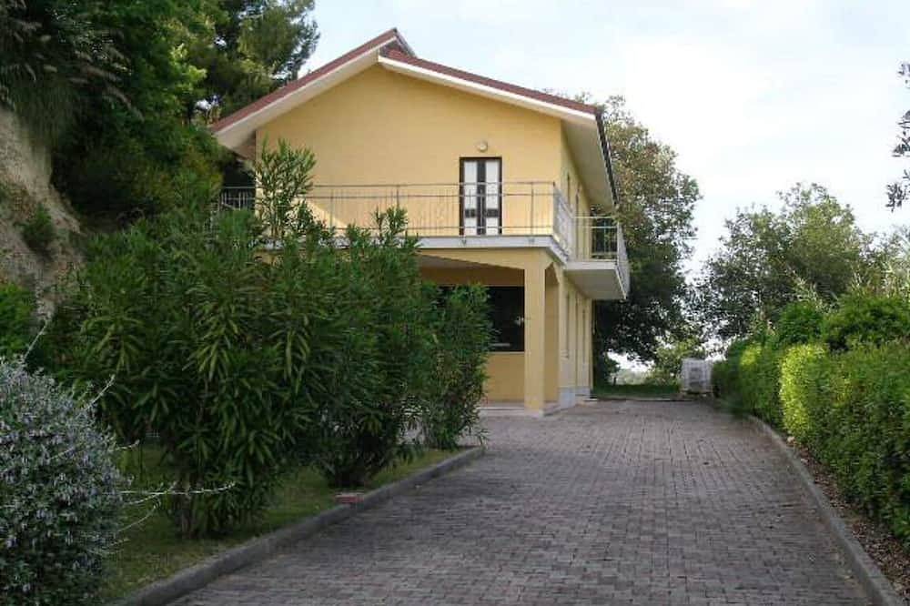 Villa en el campo a pocos pasos del mar in Riviera delle Palme