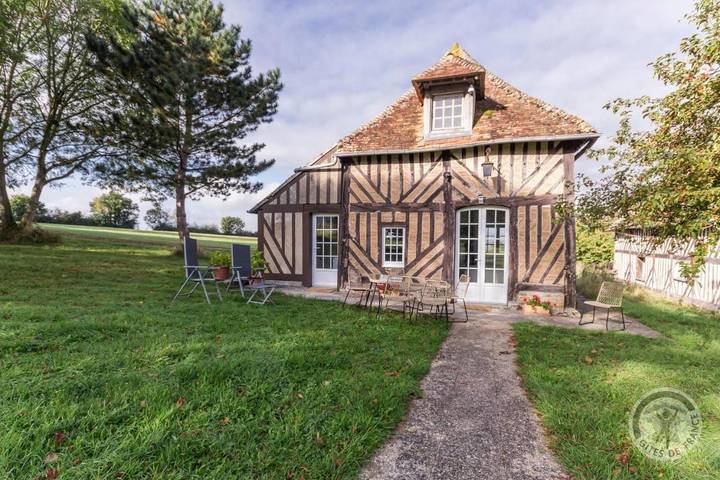 Gîte pour 2 personnes, avec piscine ainsi que vue et jardin à L'Oudon