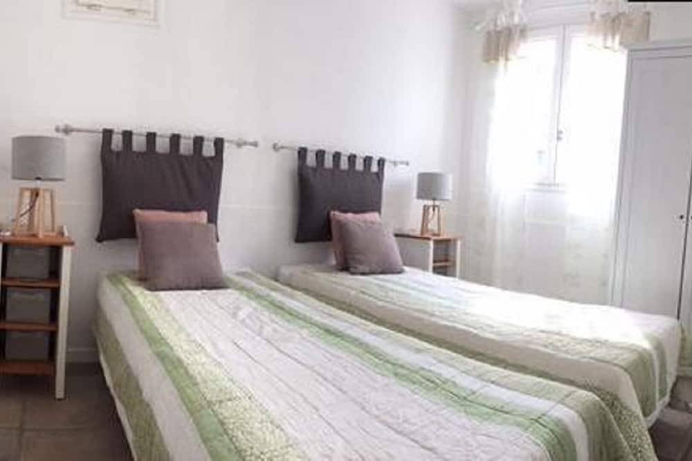 Ganze Wohnung, Schöne, 1 Schlafzimmerwohnung; nur einen kurzen Spaziergang zum Meer und wunderschönen Sandstrand in Brégançon, Bormes-les-Mimosas