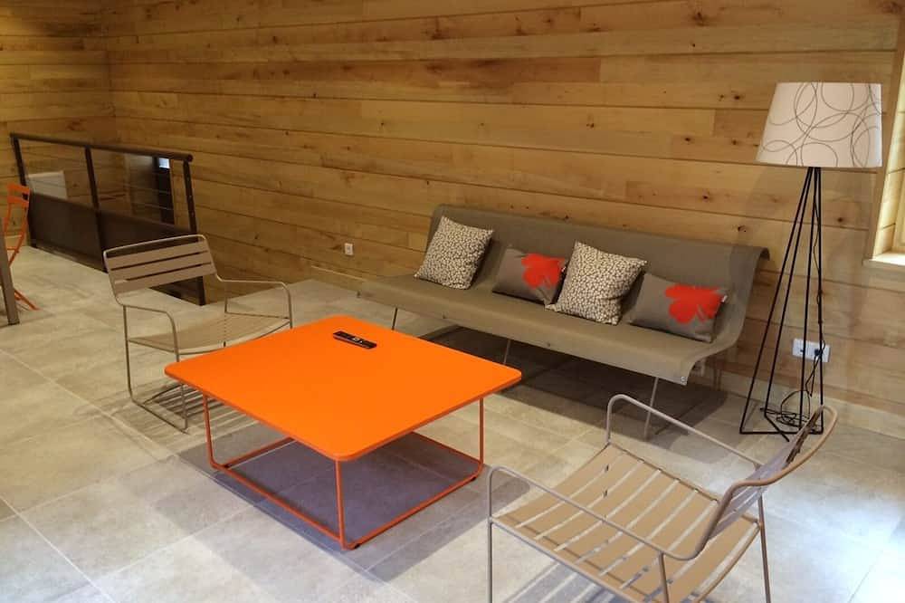 Charming house completely renovated with swimming pool in the heart of the village for 4 people in Capestang, Canal du Midi