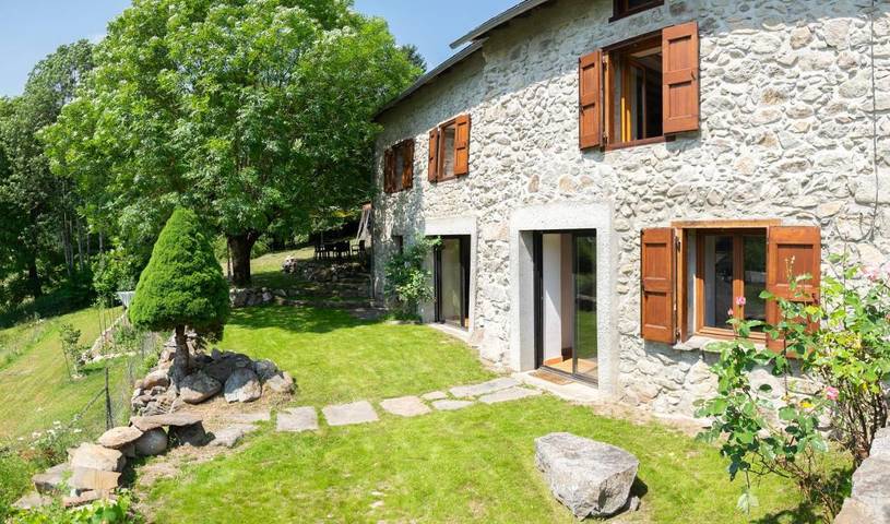 Gîte pour 6 personnes, avec jardin ainsi que terrasse et vue dans Gourbit
