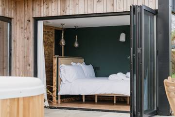 Lodge for 2 Guests in Ceredigion, Wales, Picture 3