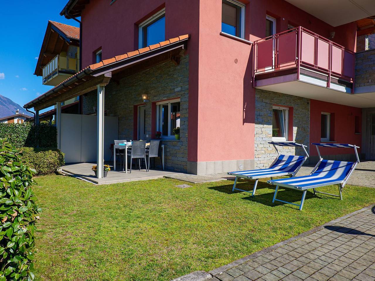 Appartement entier, Rose Rossa Larissa Garden Holiday Apartment with Pool in Colico, Alpes orobiennes occidentales