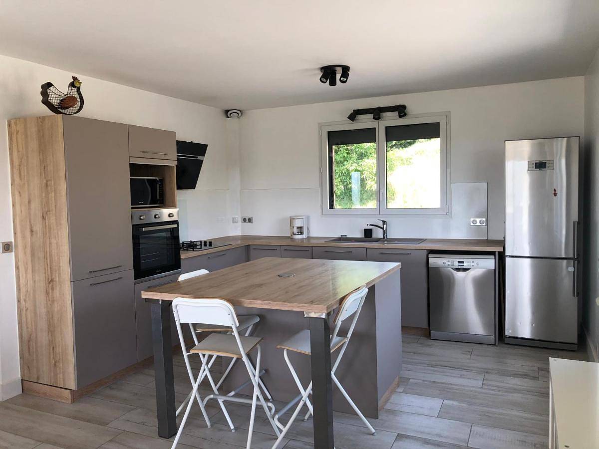 Appartement entier, Three-Bedroom Apartment with View in Veyre-Monton, Région de Clermont-Ferrand