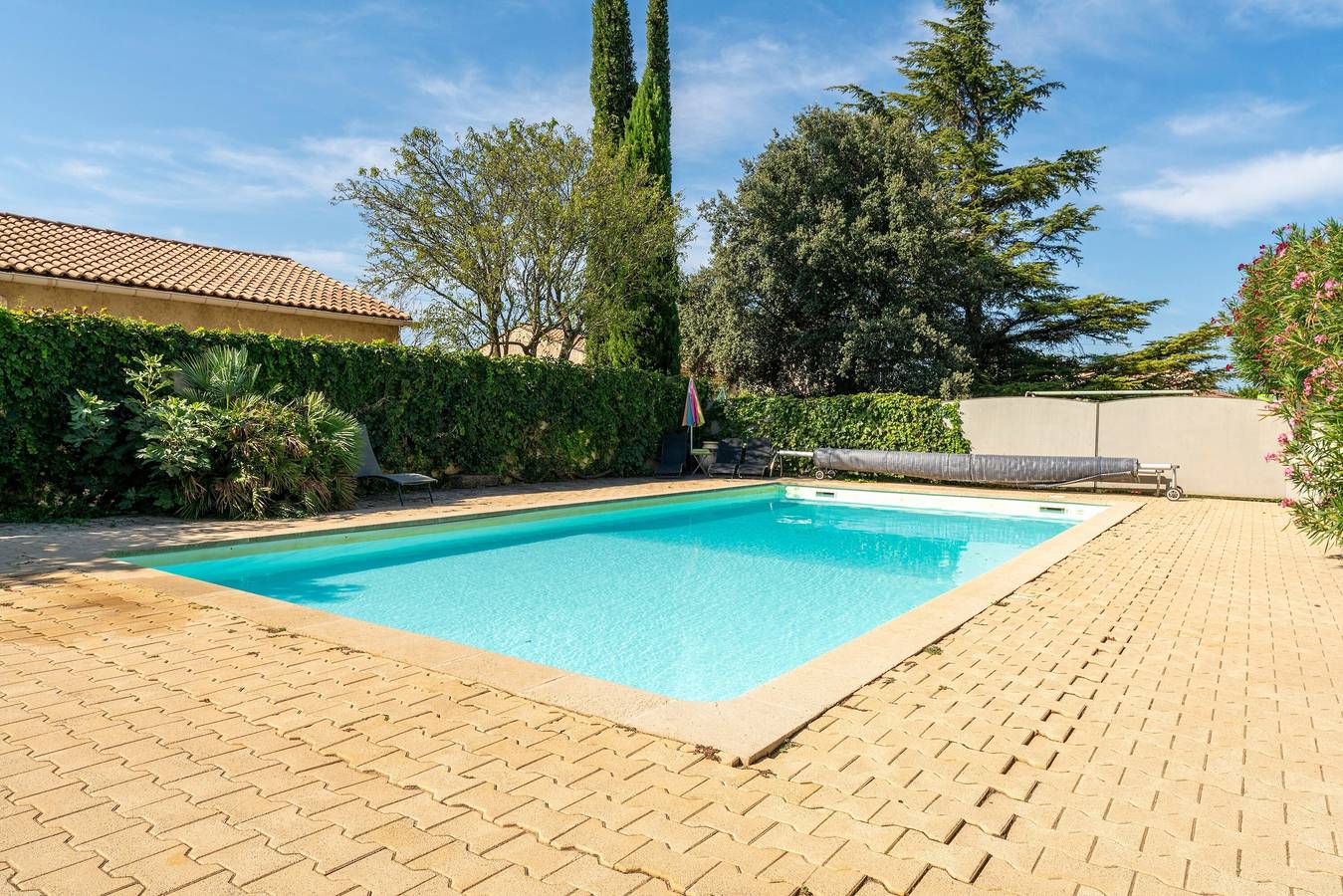 Maison de vacances 'Grand Gîte De Tante Berthe' avec vue sur la montagne, piscine partagée et Wi-Fi in Camaret-sur-Aigues, Vaucluse