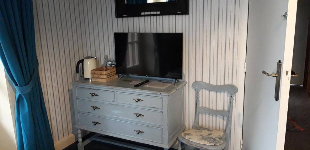 Chambre d’hôte pour 2 personnes, avec balcon ainsi que jardin et vue dans Val-de-Saire - 3