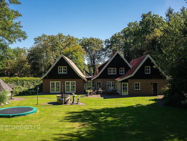 Ferienhaus für 20 Personen, mit Balkon/Terrasse und Whirlpool sowie Terrasse in Losser - 3