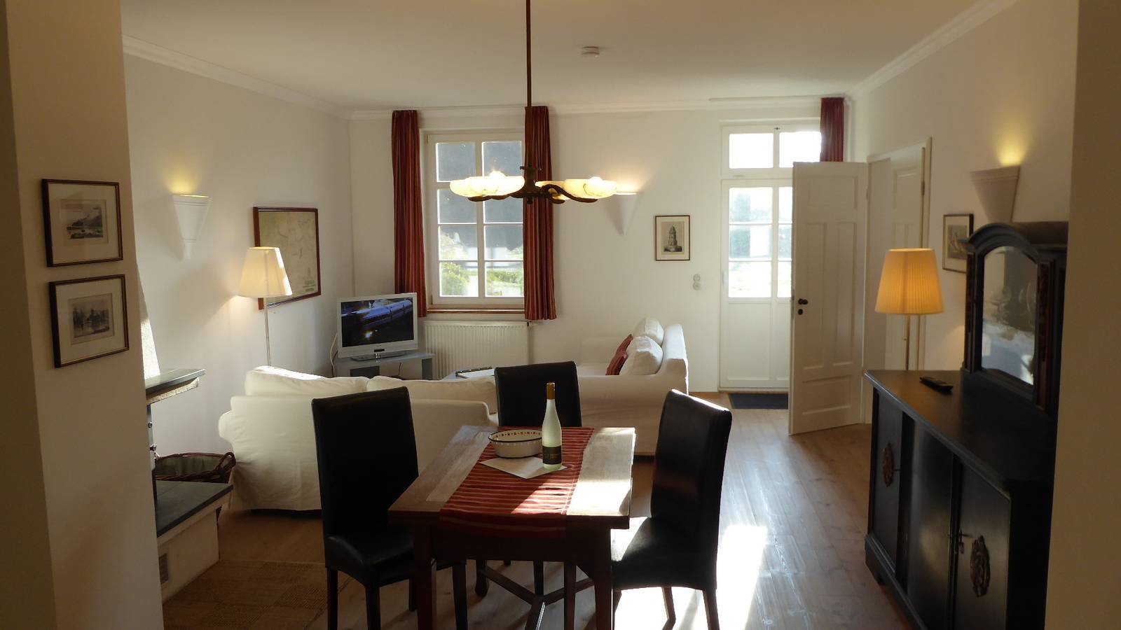 Ganze Ferienwohnung, Gut Rattelvitz, Parterre B Mitte in Gingst, Rügen