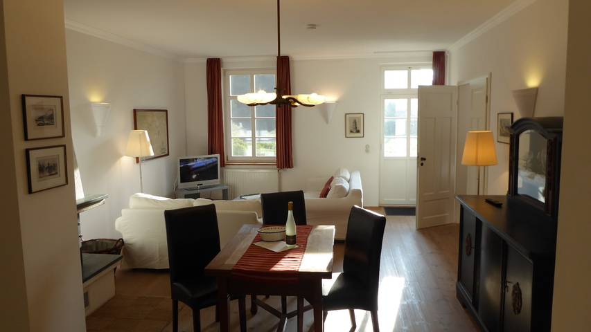 Ganze Ferienwohnung, Gut Rattelvitz, Parterre B Mitte in Gingst, Rügen