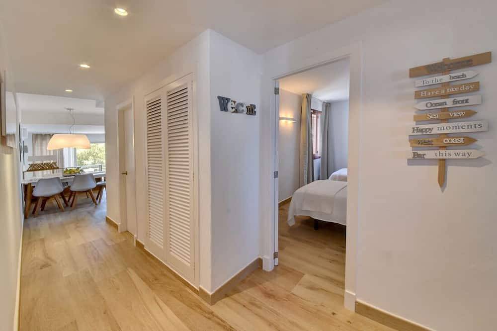 Neu Renoviertes, Modernes Apartment für 4 Personen, Direkt an der Cala Ferrera in Cala d'Or, Santanyí