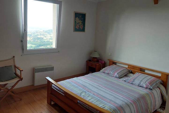 Spacious house in a quiet location with a large terrace and breathtaking views in Loubressac, Lot