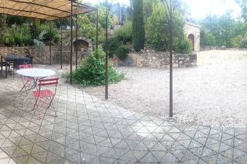 Gîte pour 6 personnes, avec terrasse et jardin à Creissels