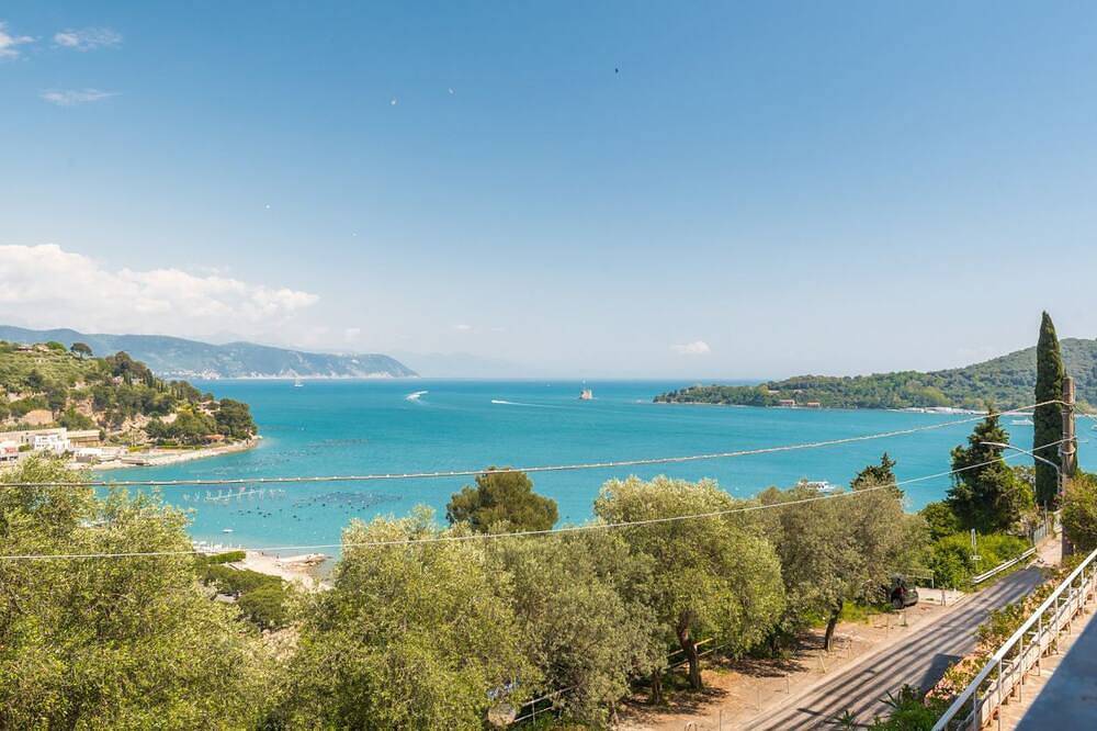 Entire apartment, Torre scola, a beautiful view of Portovenere in Portovenere, Porto Venere Municipality