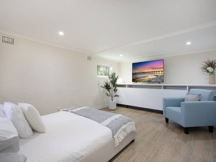 Entire apartment, Idyllic 4-Bed Home With Alfresco Area Near Beach in Sydney, New South Wales