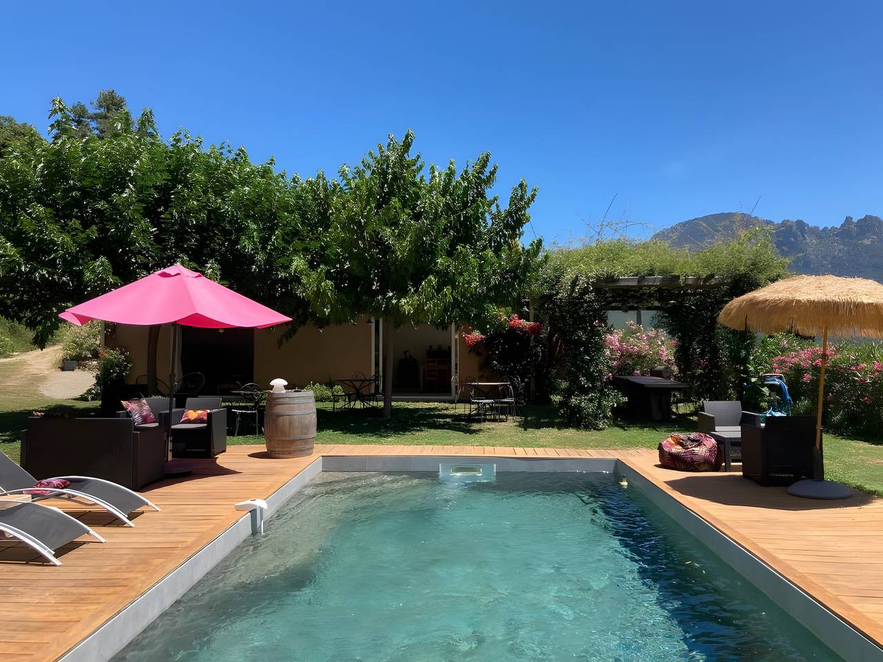 Chambre « Renno » avec piscine partagée, Wi-Fi et climatisation in Vico, Région d'Ajaccio