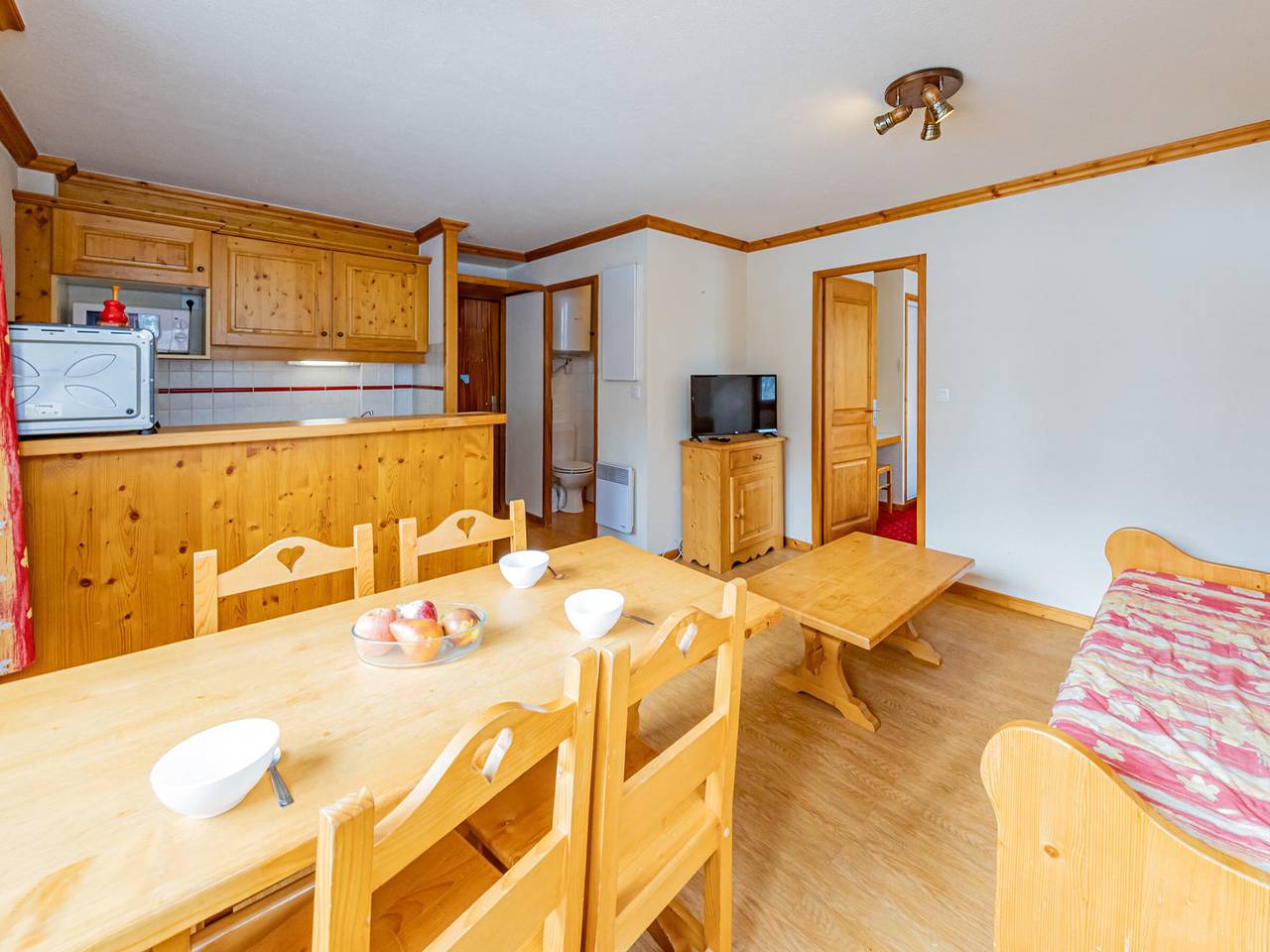 Entire studio, Studio 26m², 4 pers, at the foot of slopes and shops in Saint-François-Longchamp, Le Grand Domaine