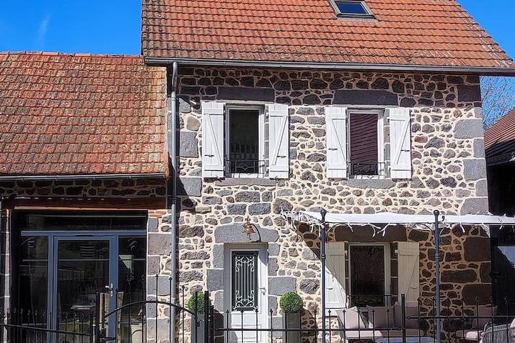 Gîte pour 6 personnes, avec terrasse et jardin